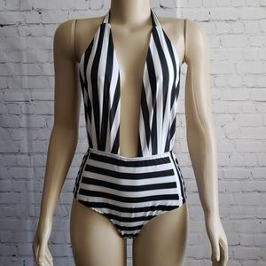 NWOT Black and White Lowcut Swimsuit - L